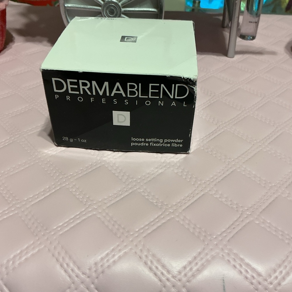 Dermablend Setting Powder in Black Packaging